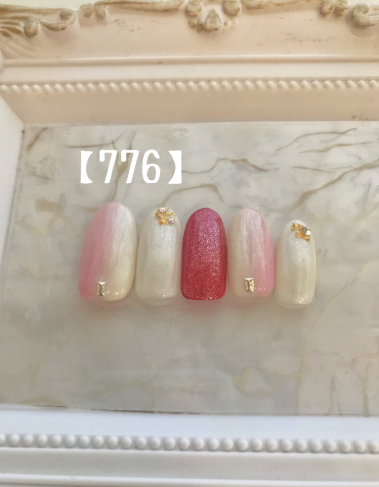 ピンク×白ネイル