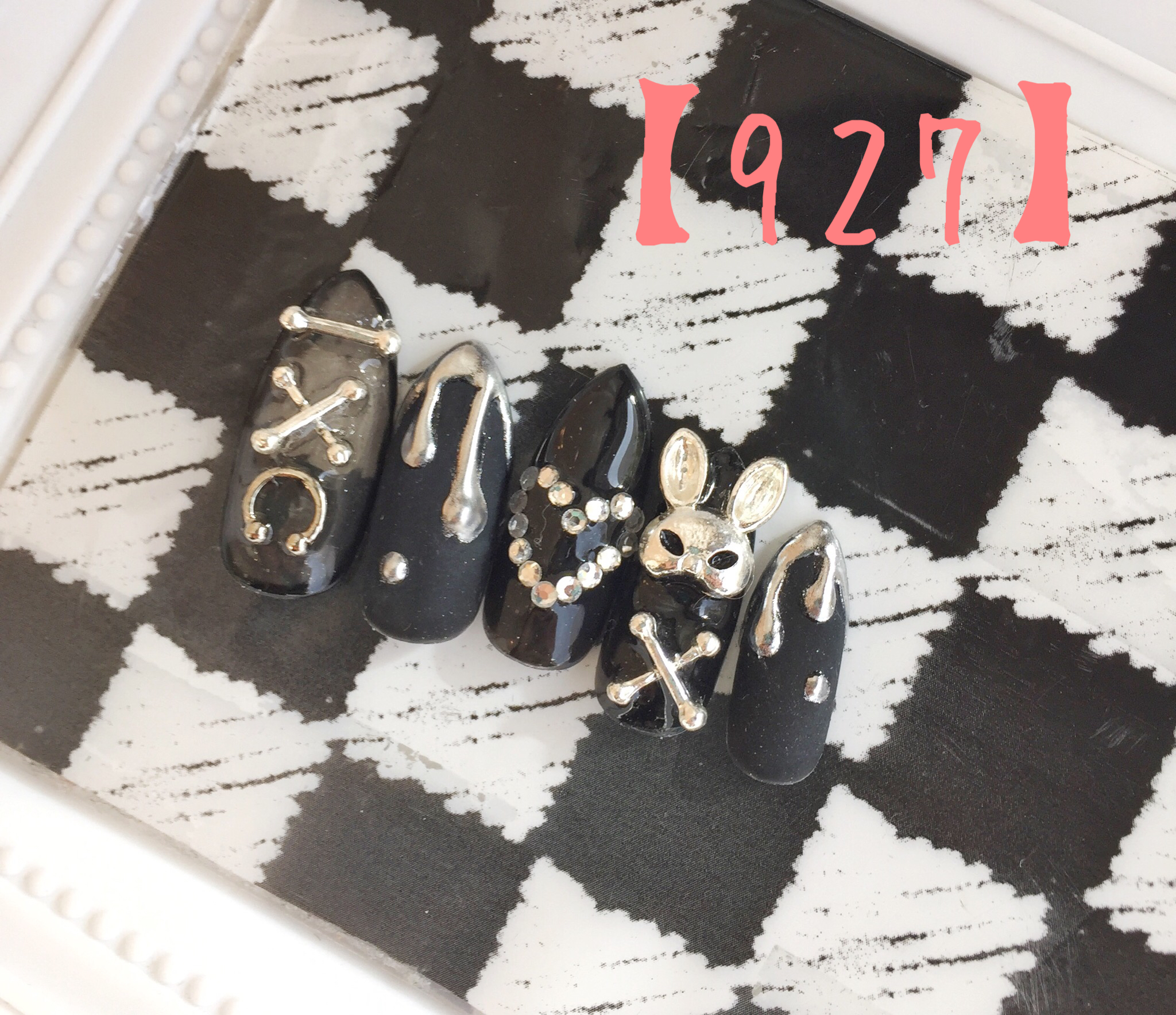 ピアス×うさぎネイル