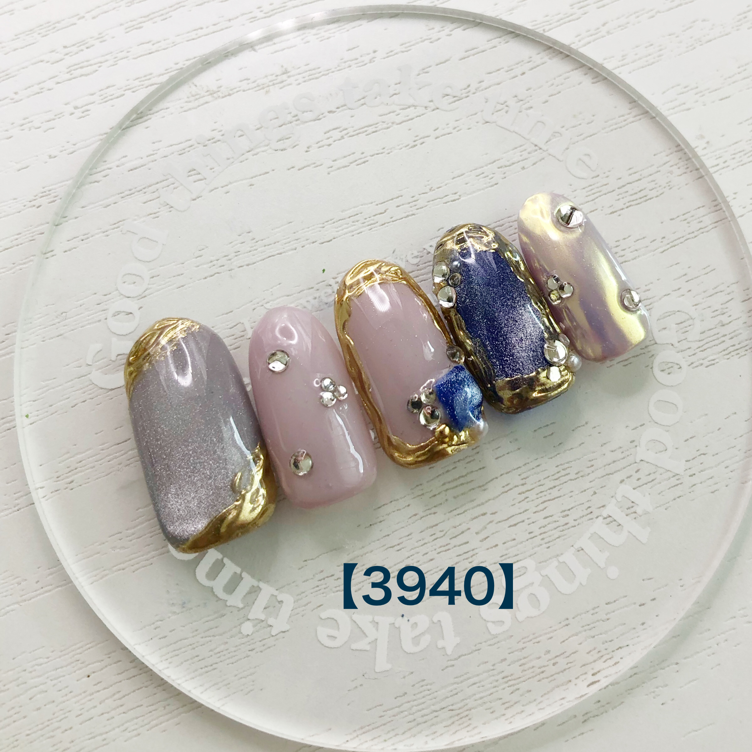 ベージュ&ブルーネイル