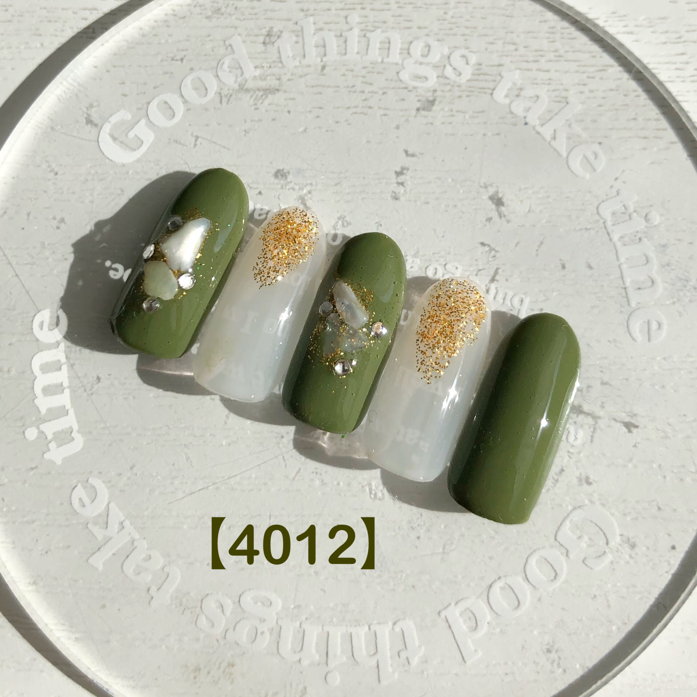 大人グリーンネイル