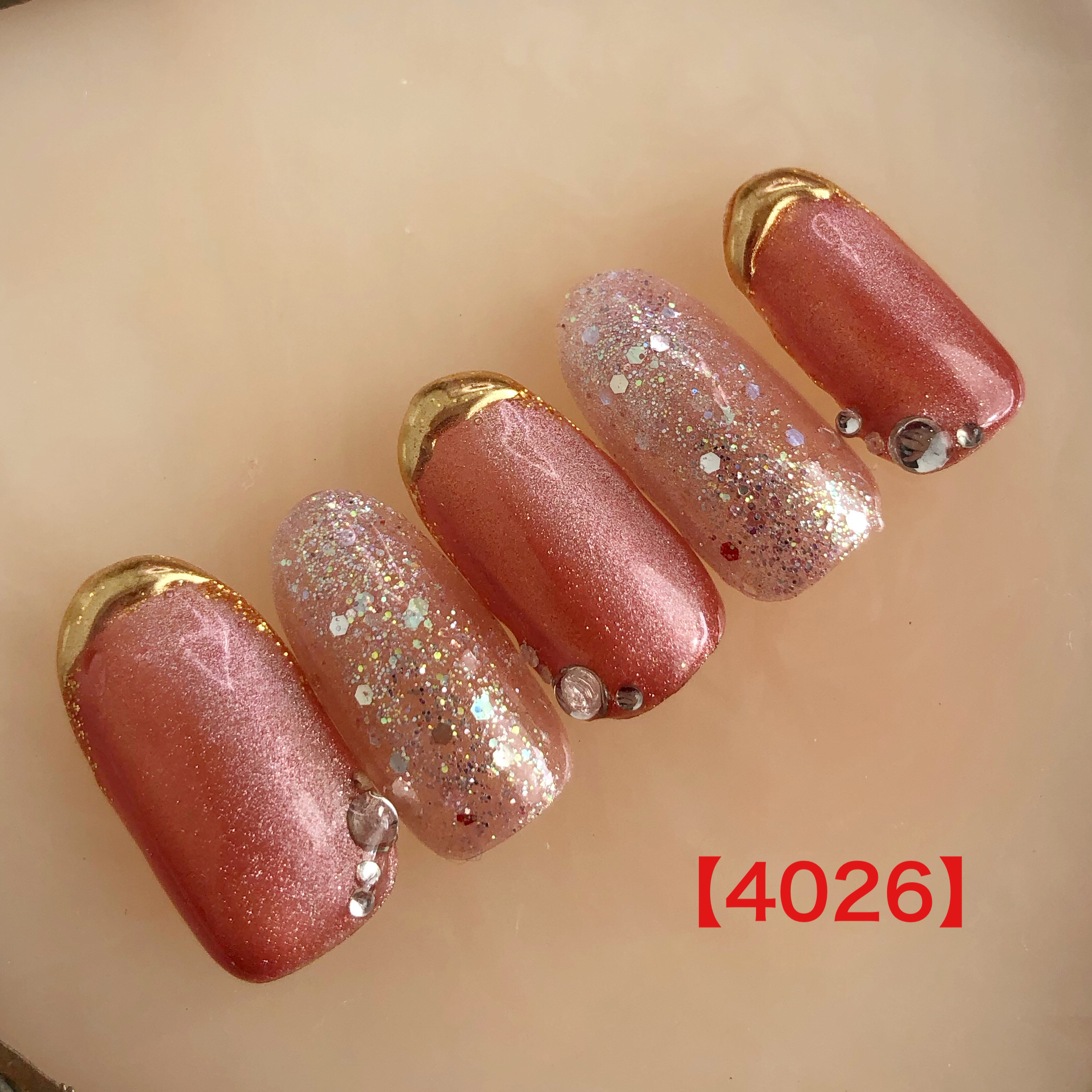 ピンクレッドのマグネットネイル