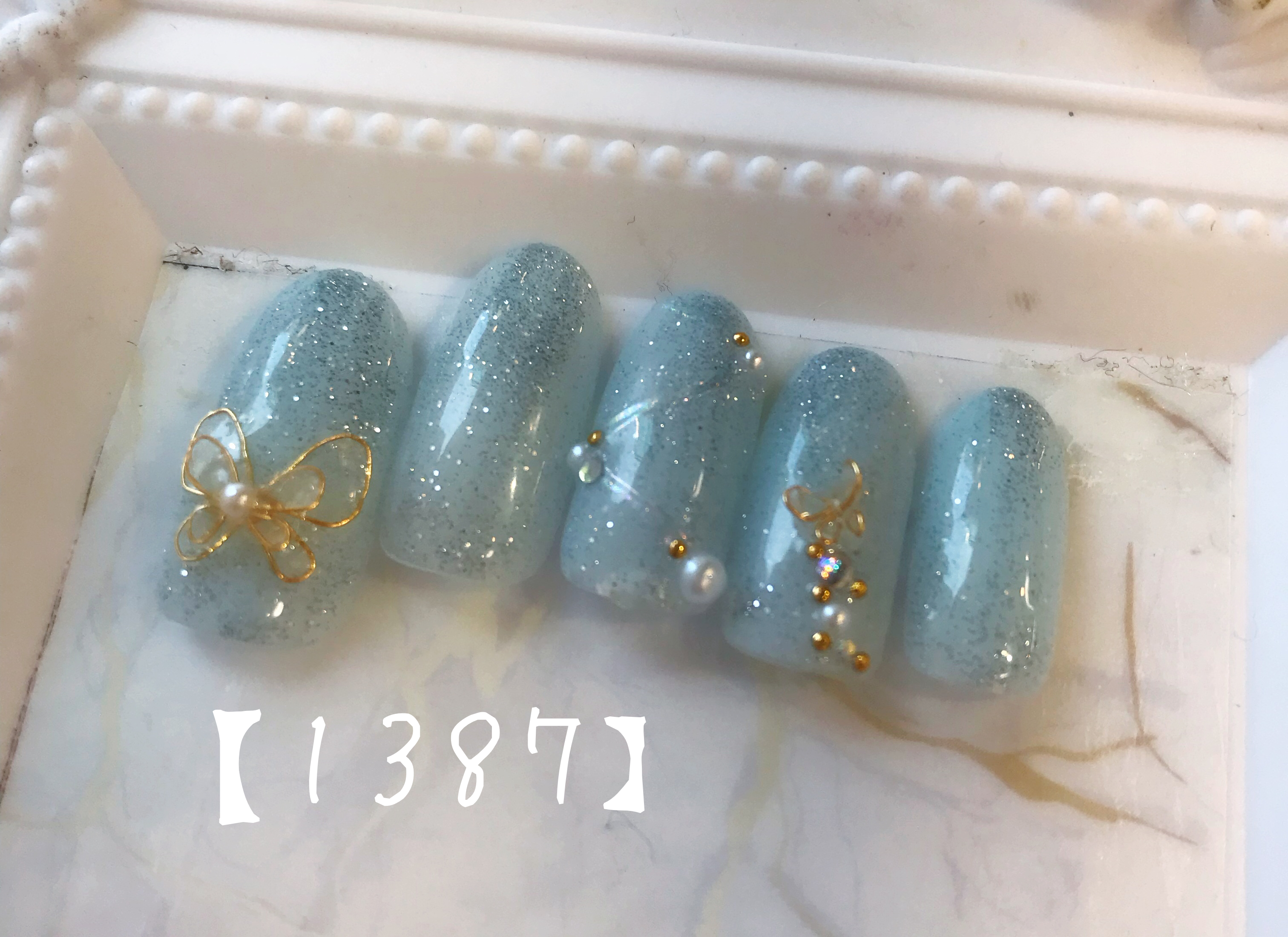水色×ワイヤー蝶々