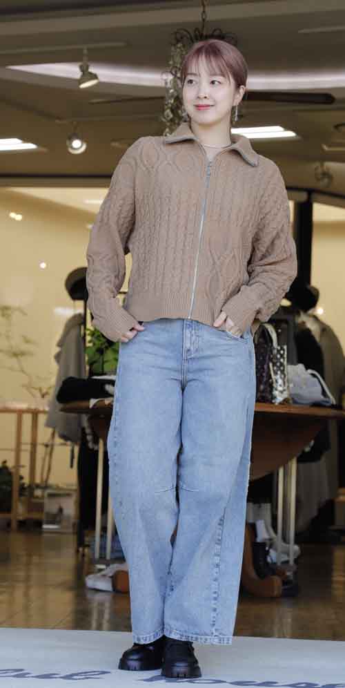 春の新作 ケーブル編みのニットブルゾン