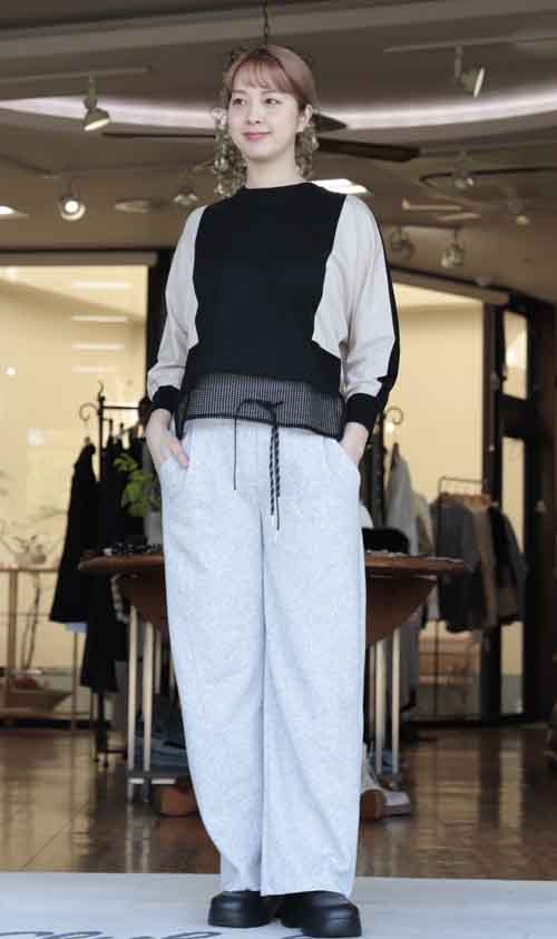 裾にメッシュコンビのバイカラープルオーバー