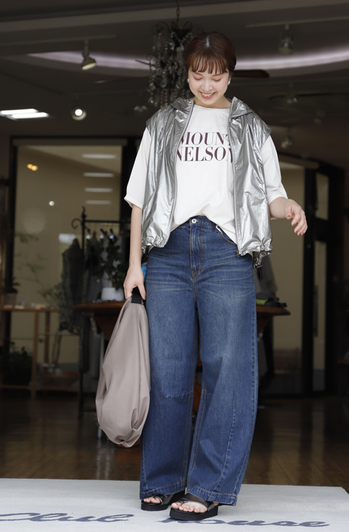 #好服美人　20250826　メタリックカラーのパーカベスト入荷