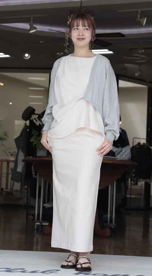 バリ楽ロングタイトスカート新色入荷です