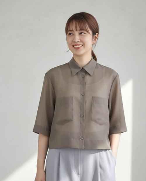 ワイドパンツ、ワンピースに好相性です。ショートシャツ