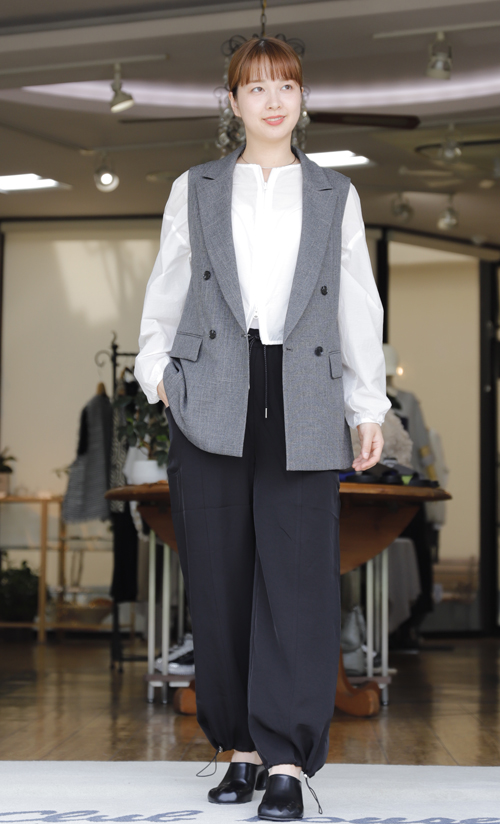 #好服美人　20250901　キチンと感あるベストとタックプリーツパンツのセットアップスーツ
