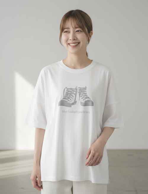 スニーカープリントのワイドシルエットTee