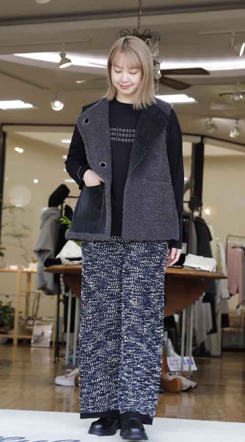 再々入荷です 立体ロゴの長袖Tee