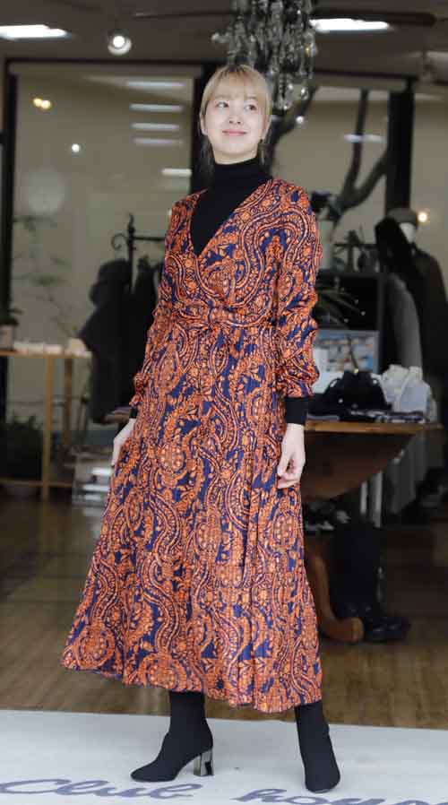 腰高で足長見えのプリントワンピース