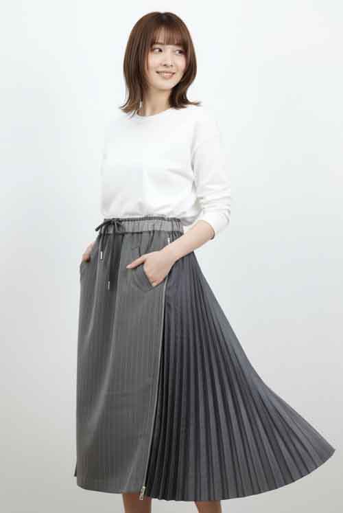 新着です！脇のファスナーを開けるとプリーツ広がるタイトスカート