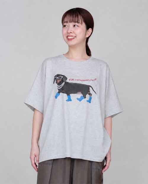新着です！青い長靴のダックスプリントのTシャツです。