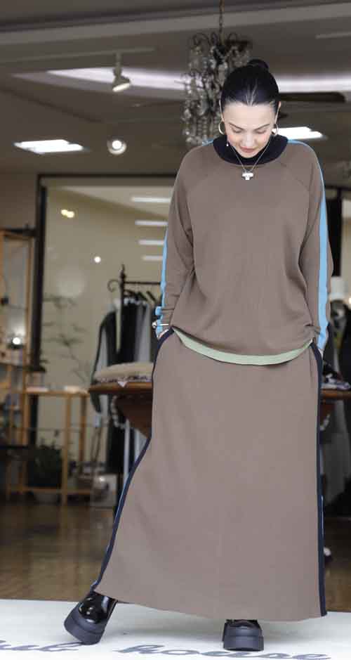 #sfide ライン入りニットセットアップ