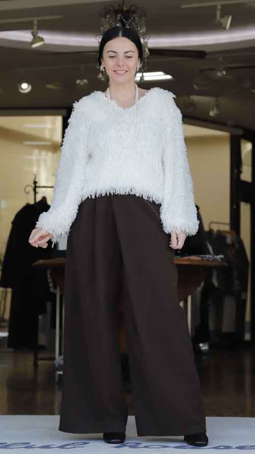 冬に舞う　ふわふわのフェザーモールプルオーバー