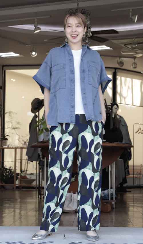 肌触りのいいコットンガーゼのボクシーシルエットシャツ