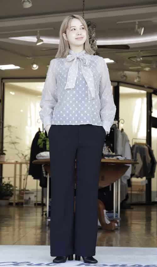 決戦は水曜日！キャミソール付きボータイブラウス