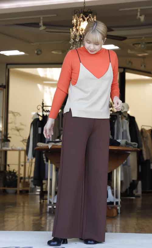 色色欲しくなる色いっぱいのリブのタートルネックセーター