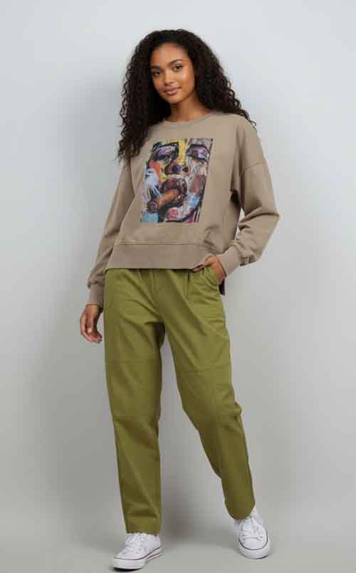 三連休スタート！　オークションに出てきそうなアートのプリントスエットと裾フレアーのスエットパンツ