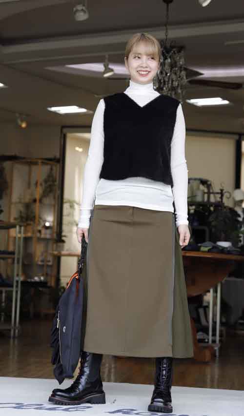 #好服美人　20250930　両脇にファスナー開きタイトスカート　ふわふわベストと
