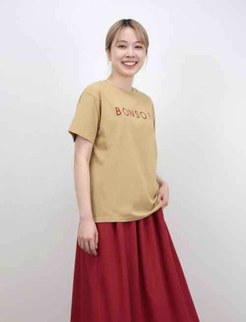 ビーズのようなころころ刺繡ロゴTee