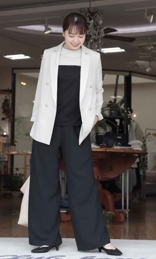 エンブレム釦のリネンタッチダブルジャケット