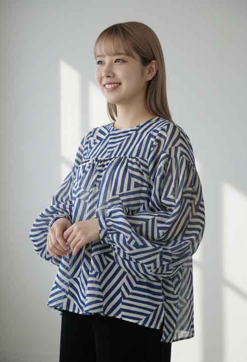 モモンガのように風と遊ぶ！ふっくら袖のブラウス