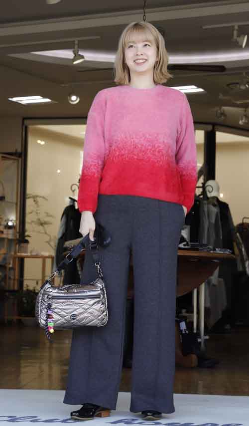 キレイ色のグラデーションセーター　ふわふわの肌触り