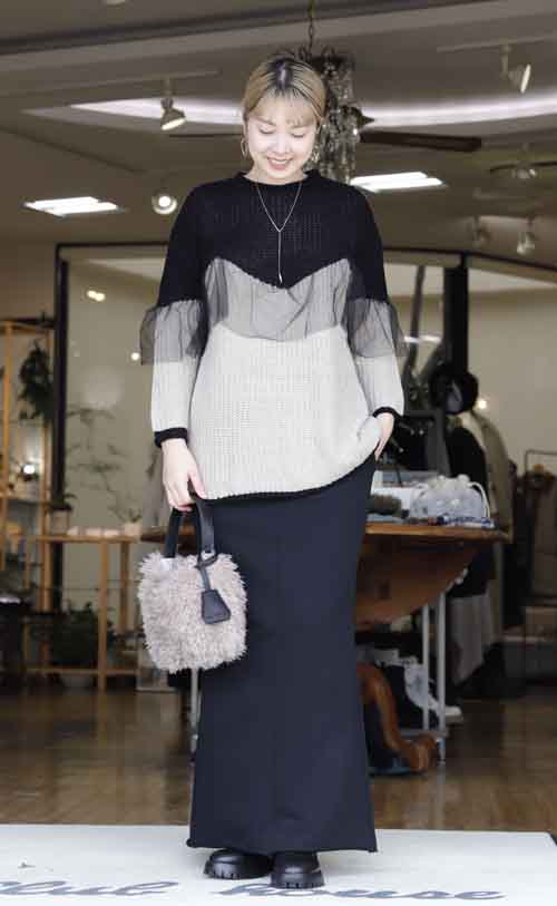 チュール重ねのバイカラーセーター