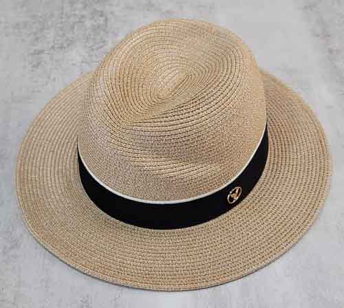 陽射しがだんだん強くなってくる頃です。ハットの入荷です