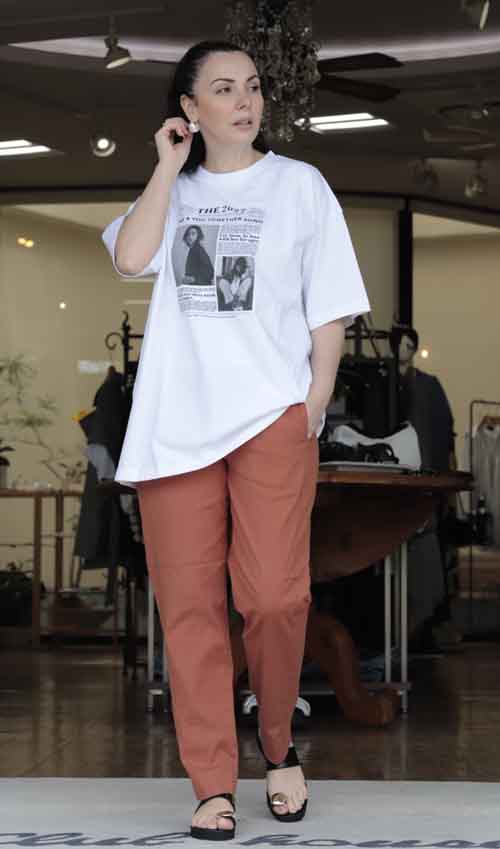 ゆったりビッグTeeと伸び伸びのストレッチパンツ