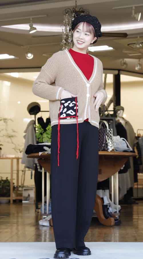 レオパポケットの縁ラインカーディガン