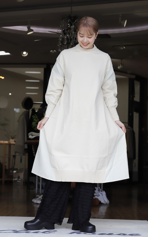 新着です！ナイロンコンビのフレアーワンピースとふりふりパンツ