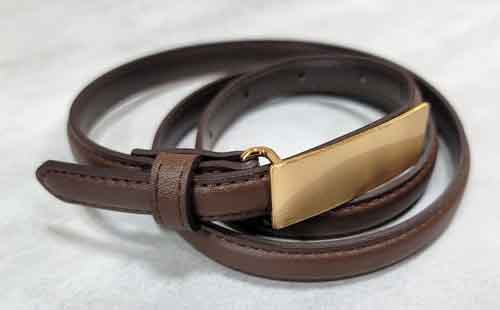 スカートにパンツに小技ありベルト