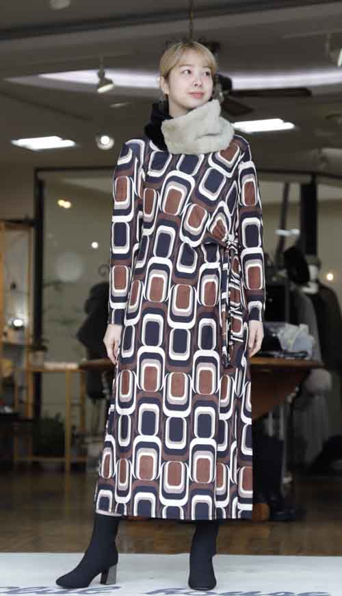 LaMiar　大きな柄のプリントワンピース