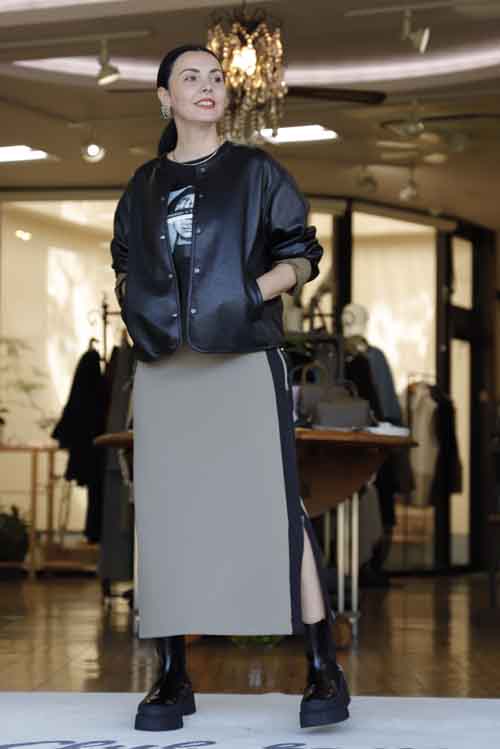 左脇にラインとファスナー開きスリットのタイトスカート　#好服美人 by NE-O Club