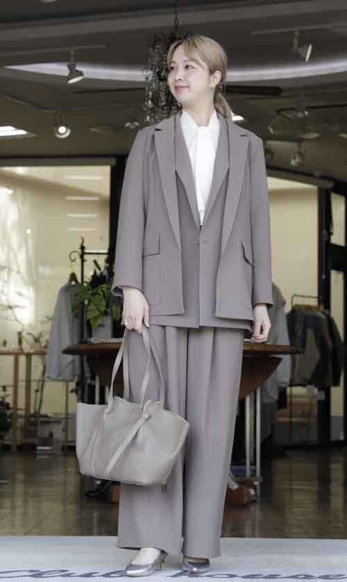#B7　キチンと感のお出かけにセットアップスーツ