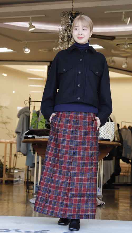 春の新作　ブルゾンとツイードスカート