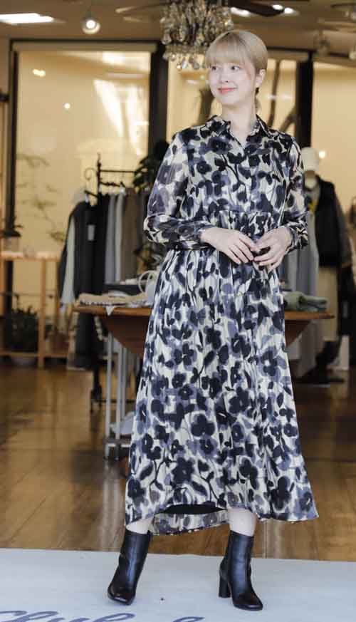 ちょっぴりおめかし年末のおでかけはパリから入荷のワンピースで