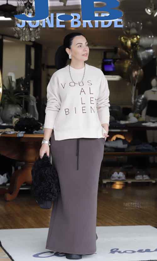 ぽかぽか週末のランチ会はフロントにロゴのダブルフェイスのモールセーター