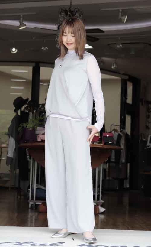 カシュクールブラウスとパンツのセットアップ