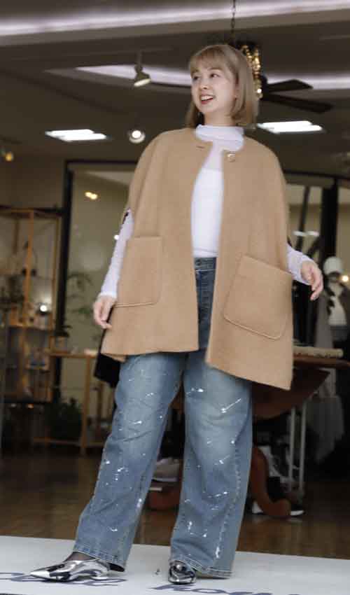 連休の最終日夕暮れ 風が冷たくなってきました ふんわりモヘアのポンチョに包まれて