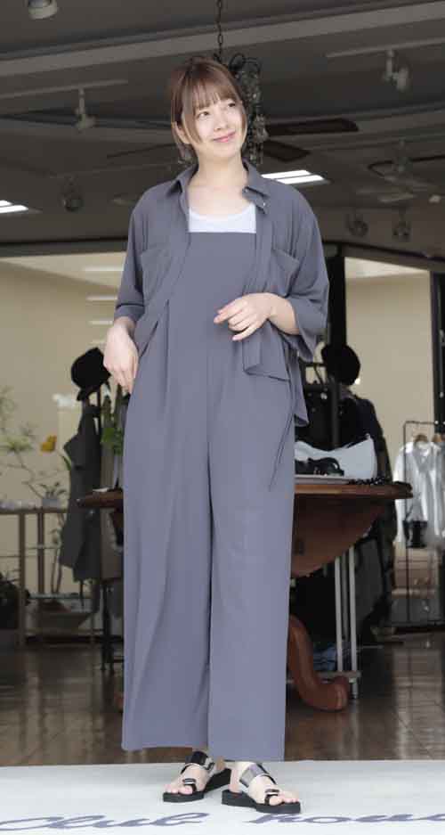 ワイドパンツのサロペット