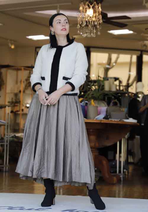 秋の涼風です 夜のお友達会に光沢スカート