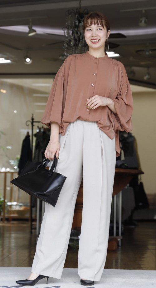 #好服美人　20250810-2　ふっくら袖ブラウスとスワロフスキースマホケース入荷