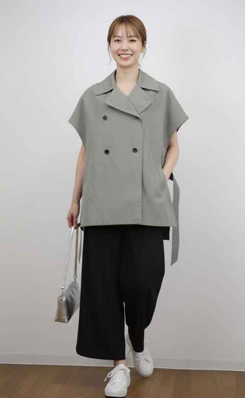 トレンチベストの入荷です