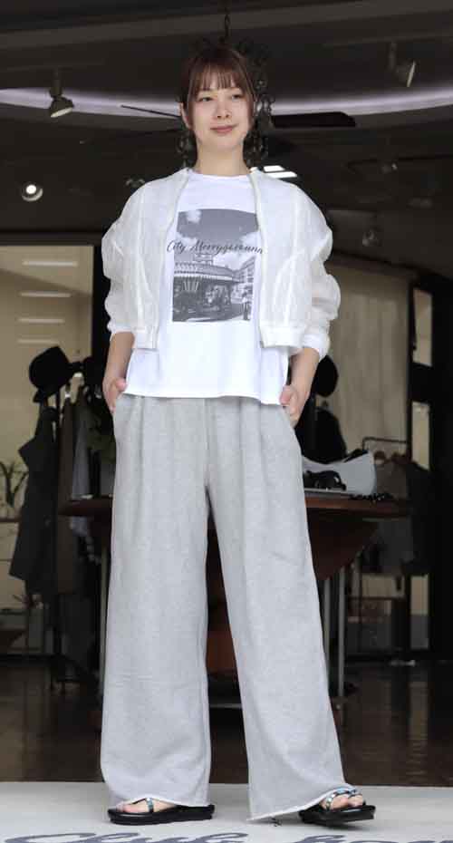 ししゅうシリーズ　立体仕上げ袖のししゅうシアーブルゾンとフォトTee