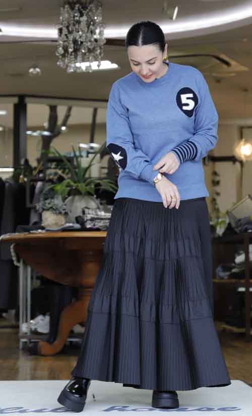 ワッペントレーナー風のセーター