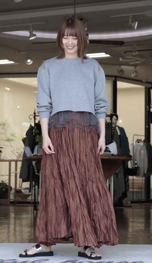 セットです！ショート丈スエットとチュールコンビキャミソール