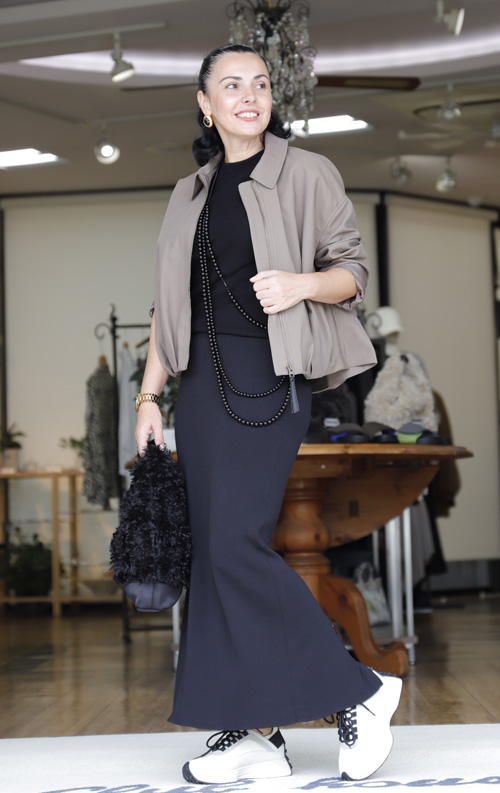 #好服美人　20250909-2　背中にレザーパッチのブルゾン　2カラー入荷